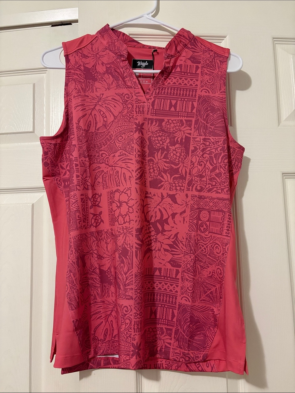 Waggle Women's Coral Pink Sleeveless Print Golf Tank
